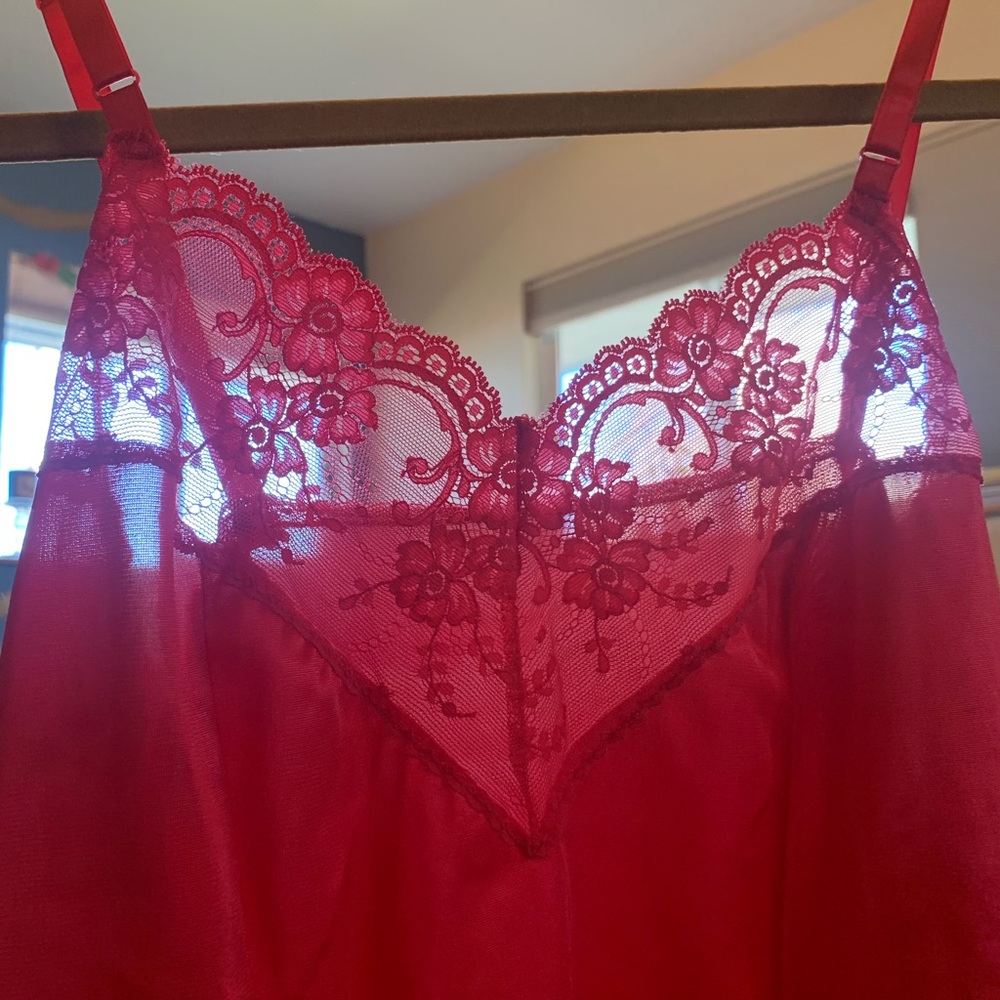 Vintage red lace tank top❤️‍🔥